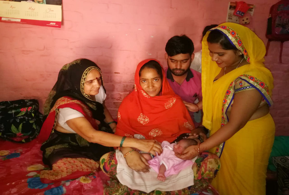 mother took DL Ed exam after gives birth to a baby girl in agra