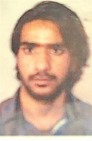 While bathing in the swimming pool, the condition of the young man gets worse, death