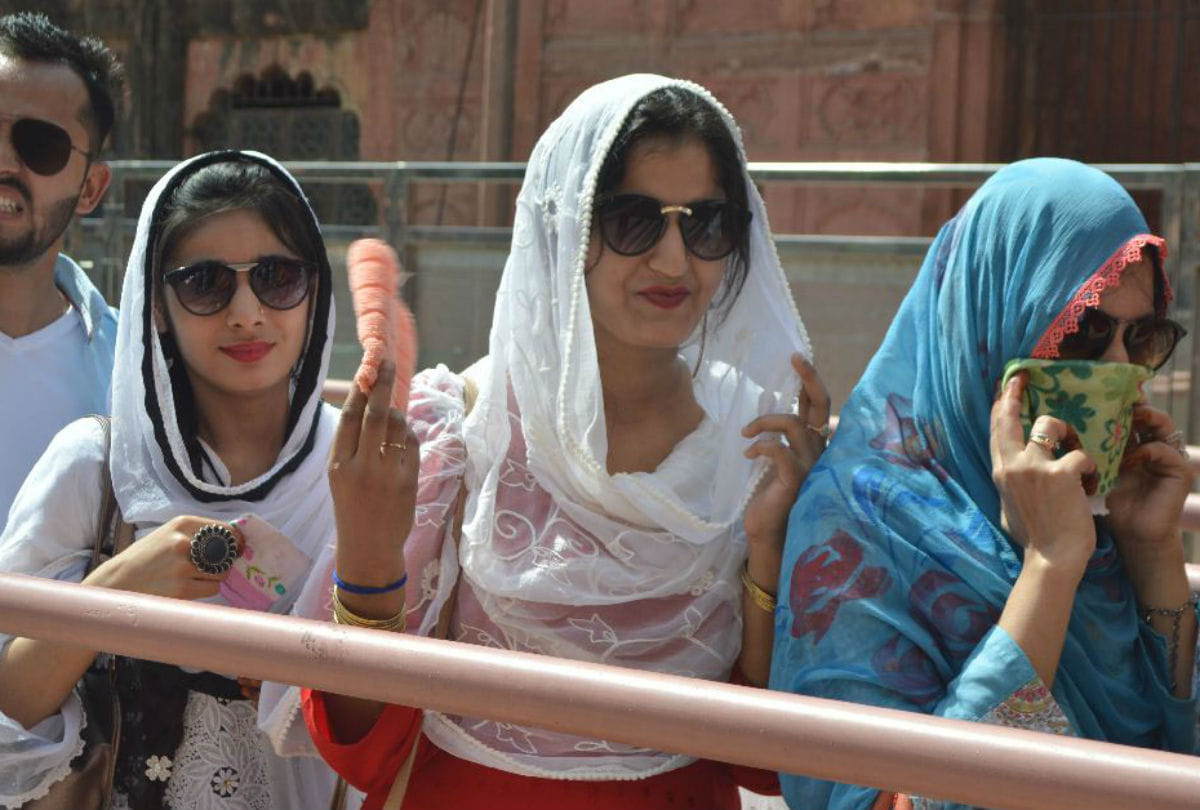 visitor stay only three hours one ticket at Taj Mahal after turnstile Gate system