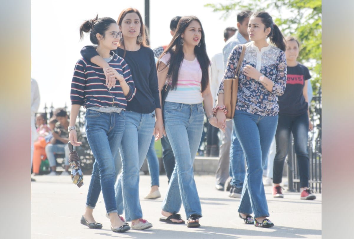 वीकएंड पर सैलानियों का सैलाब