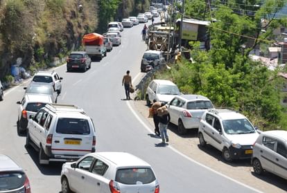 Shimla News: 1.60 lakh vehicles entry in shimla in last ten days