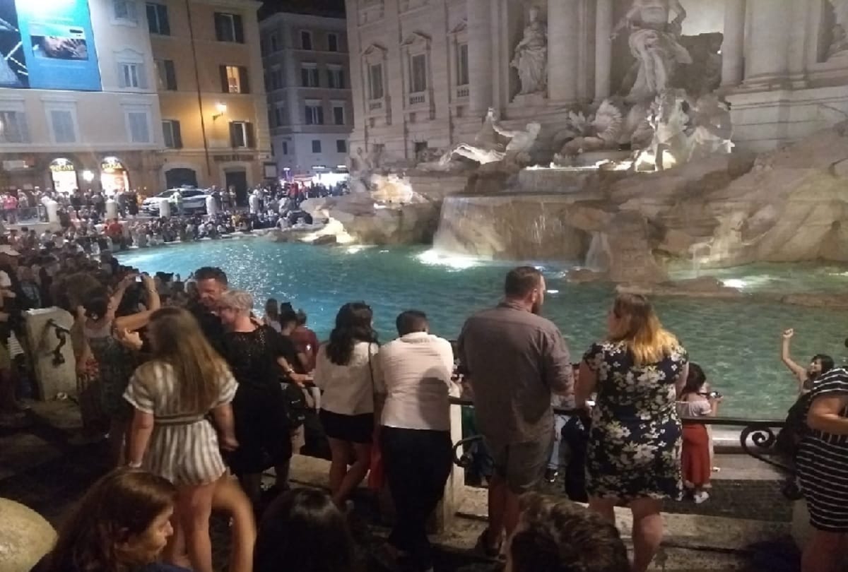 Rome Trevi Fountain weird rules and regulations for Tourists