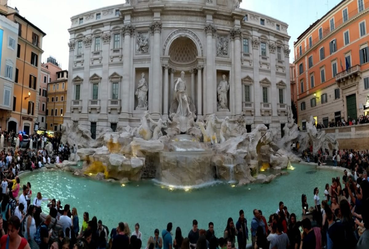 Rome Trevi Fountain weird rules and regulations for Tourists