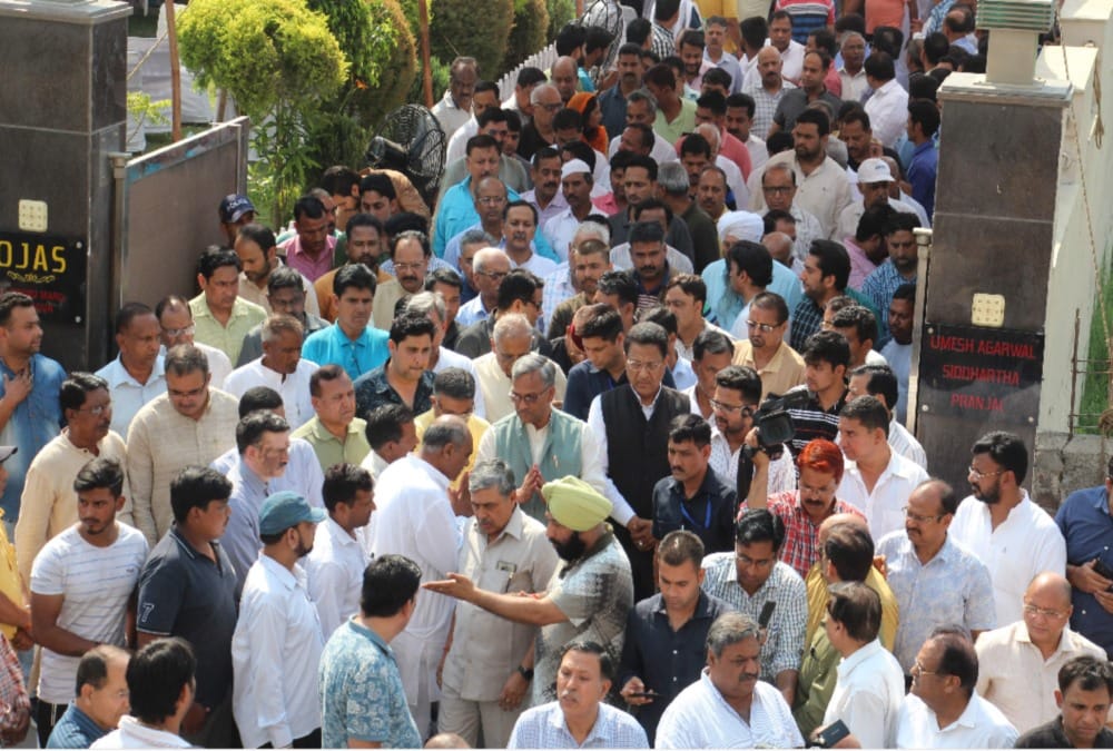 Bjp Leader umesh agarwal Funeral in dehradun emotional photos
