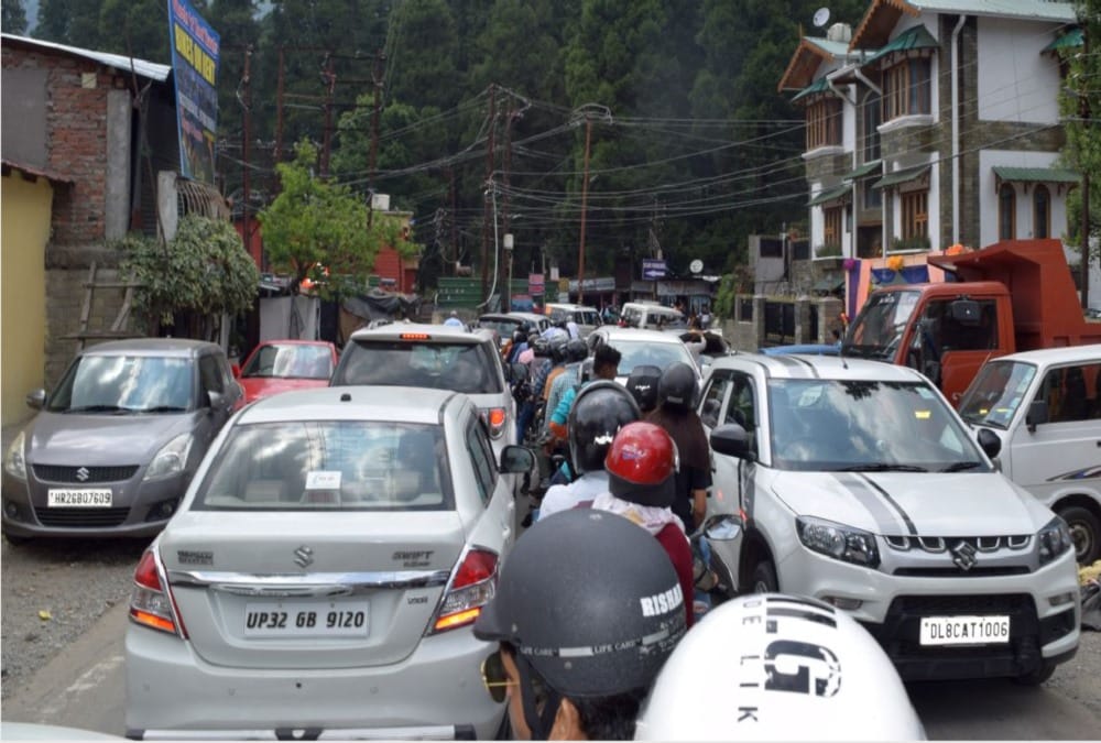 Traffic jam in uttarakhand all tourist places hotels and parking full
