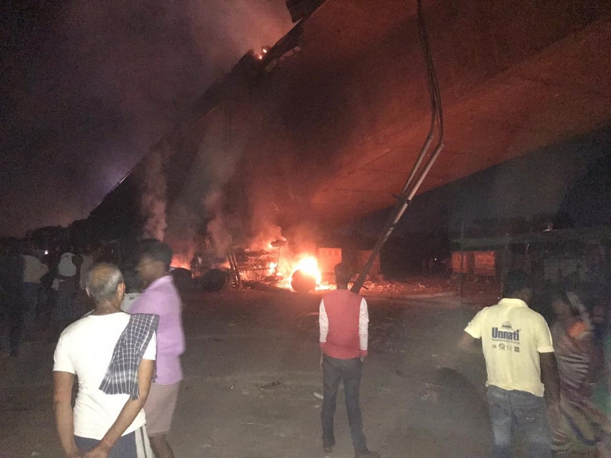 one died in tractor trcuk accident vishwasundari bridge varnasi