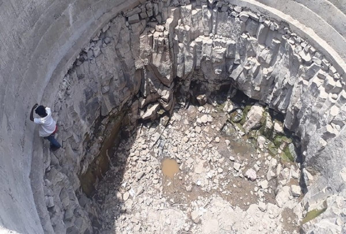 In this Amravati village, people have to go 40 feet down to fetch drinking water
