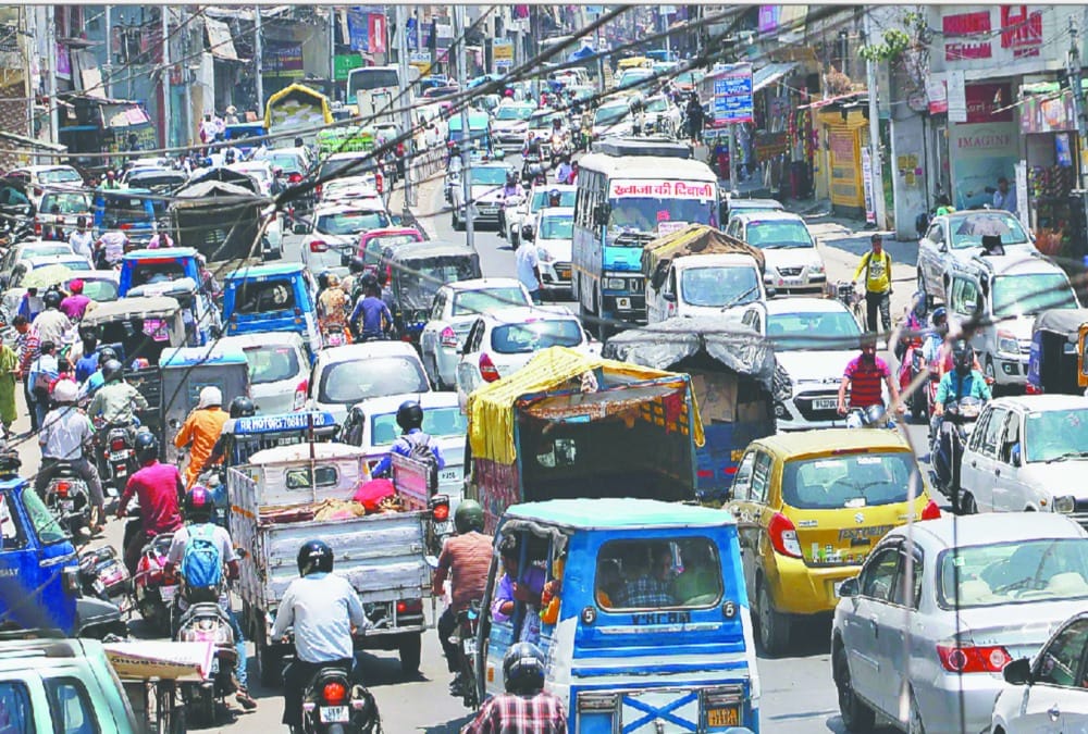 Heavy traffic jam dehradun to mussoorie Tourist pay more money for everything
