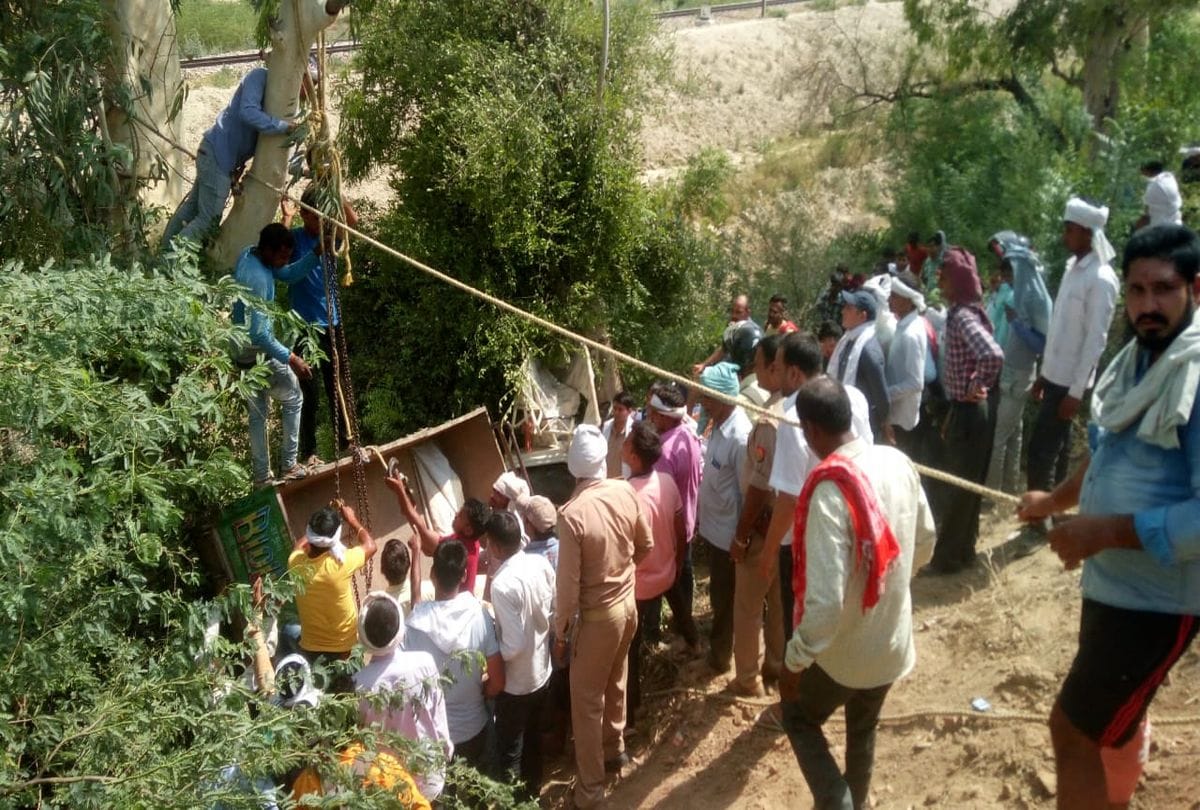 Two killed in Tractor trolley upturned at jaipur agra highway