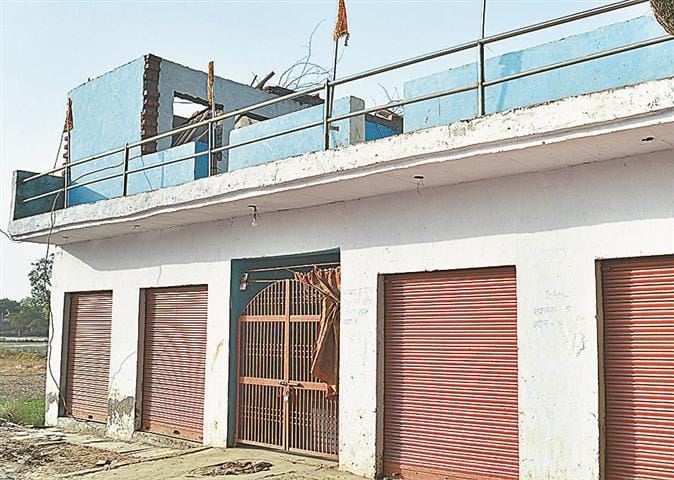 Swimming pool operator, police engaged in the search of his sons