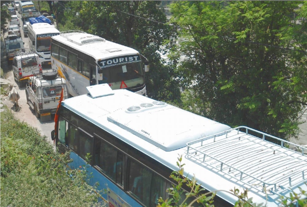 Long traffic jam on Badrinath Highway tourist face problem 