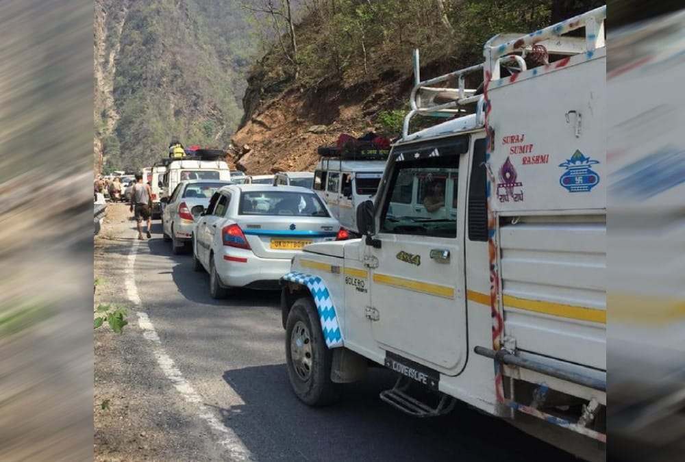 Long traffic jam on Badrinath Highway tourist face problem 