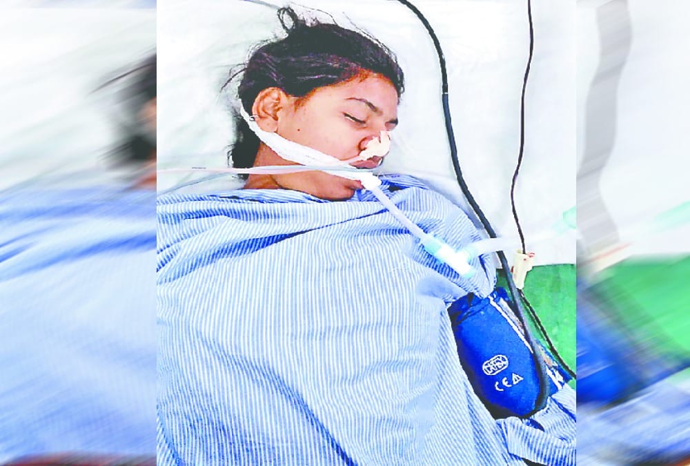 Drunk Father brutally Attack on his four children with scissors one death 