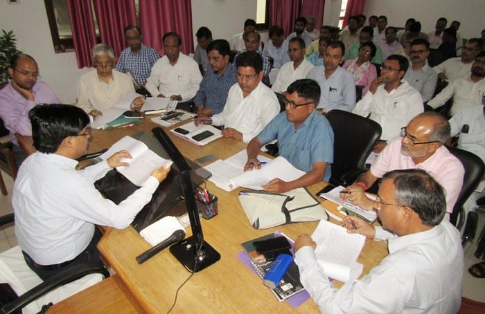 समय से पूरा कराएं विकास कार्य : डीएम