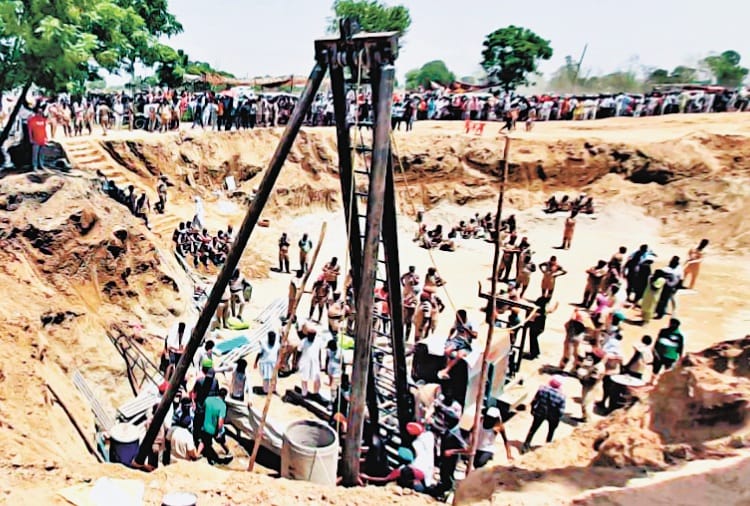 Rescue operation, two year old child Fateh fell into borewell in sunam of punjab