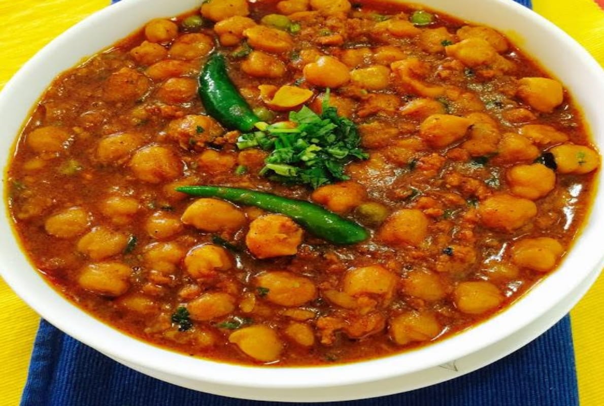 easy recipe of delicious summer food make jaisalmeri chana at home