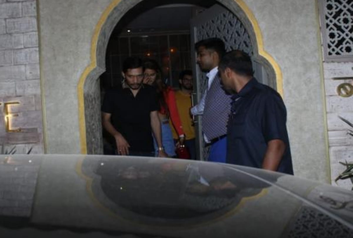disha patani dinner out with Aditya Thackeray users trolled tiger shroff