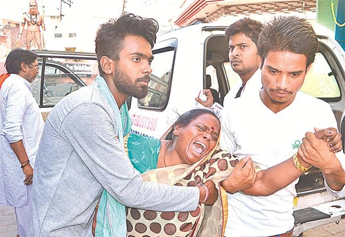 Hinduism gives memorandum to SDM Sadar in protest against murder of innocent child in Tappal...