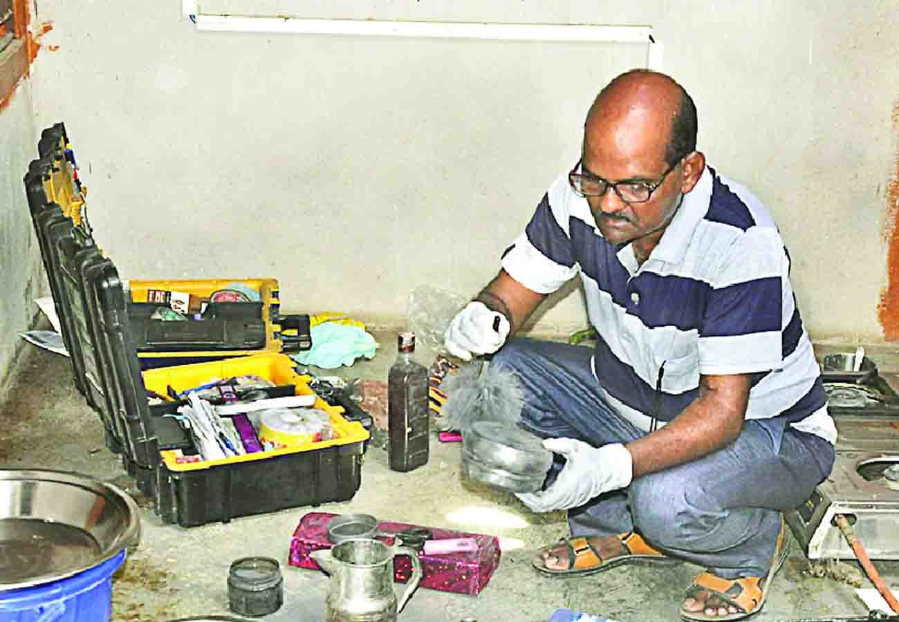 robbery in army man's family in farrukhabad