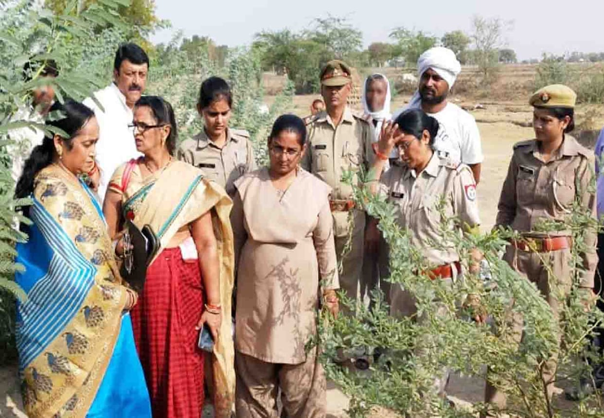 member  of Women Commission Prabha Gupta meets hamirpur victim's family