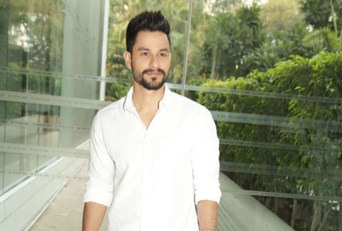 Kunal Khemu biography interesting facts soha ali khan husband child artist bollywood debut Mahesh Bhatt film Sir