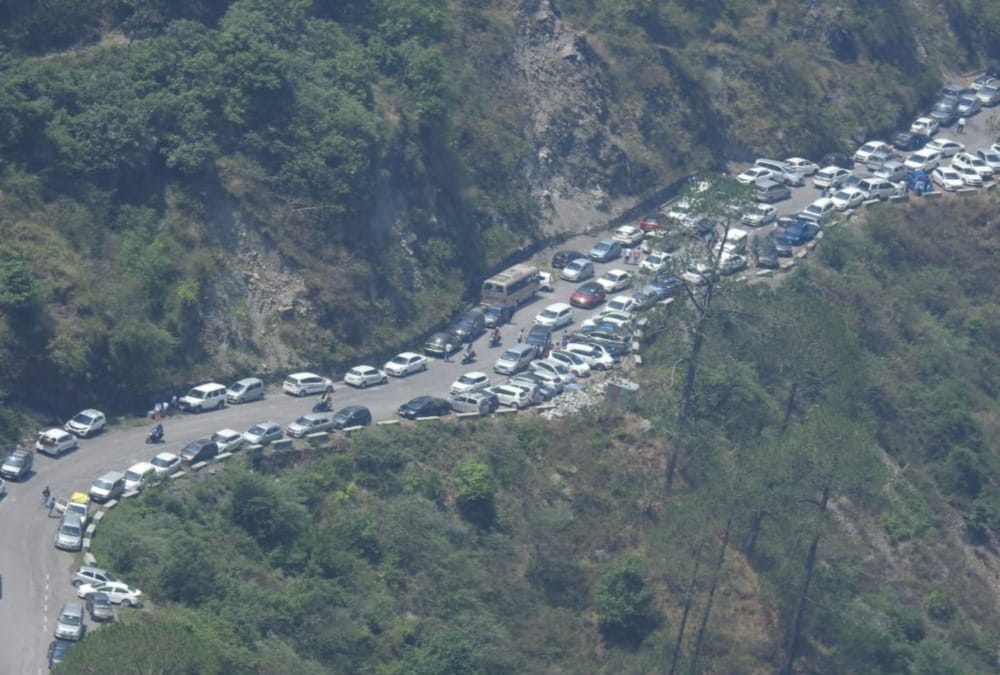 Nainital Many Hotels Booking cancel after heavy Traffic jam news
