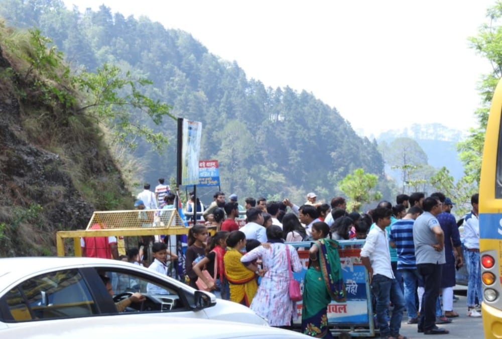 Nainital Many Hotels Booking cancel after heavy Traffic jam news