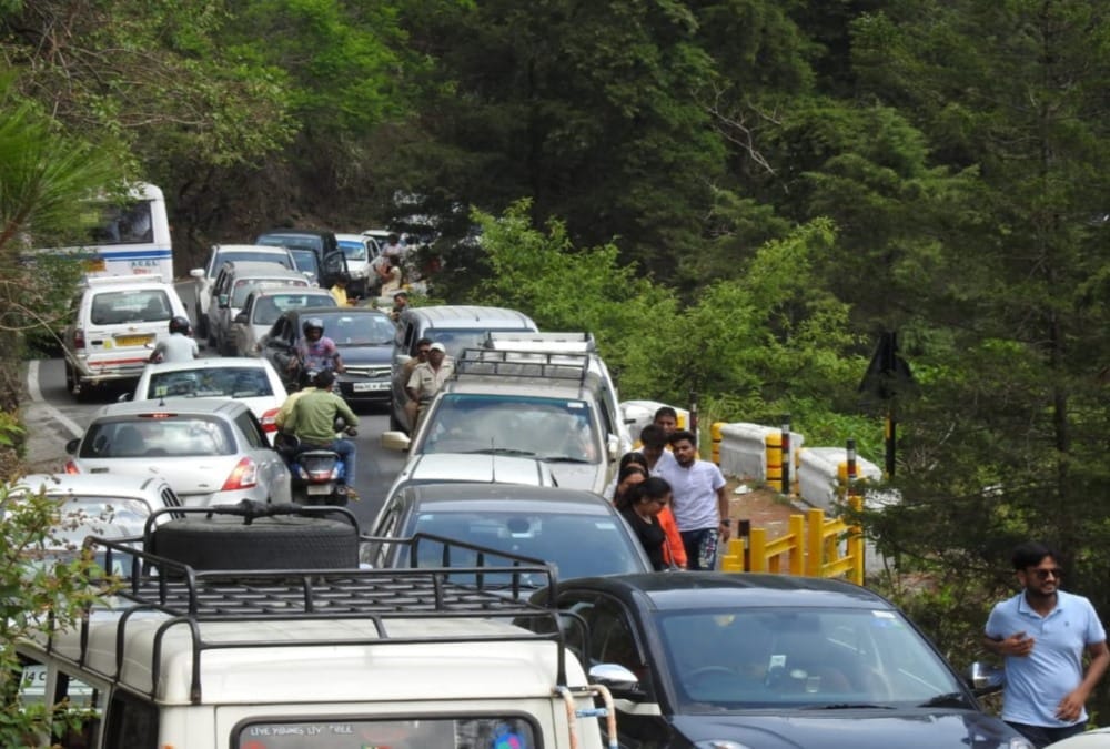 Nainital Many Hotels Booking cancel after heavy Traffic jam news