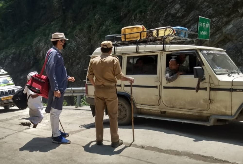 Dm mangesh ghildiyal will honor Honest police constable