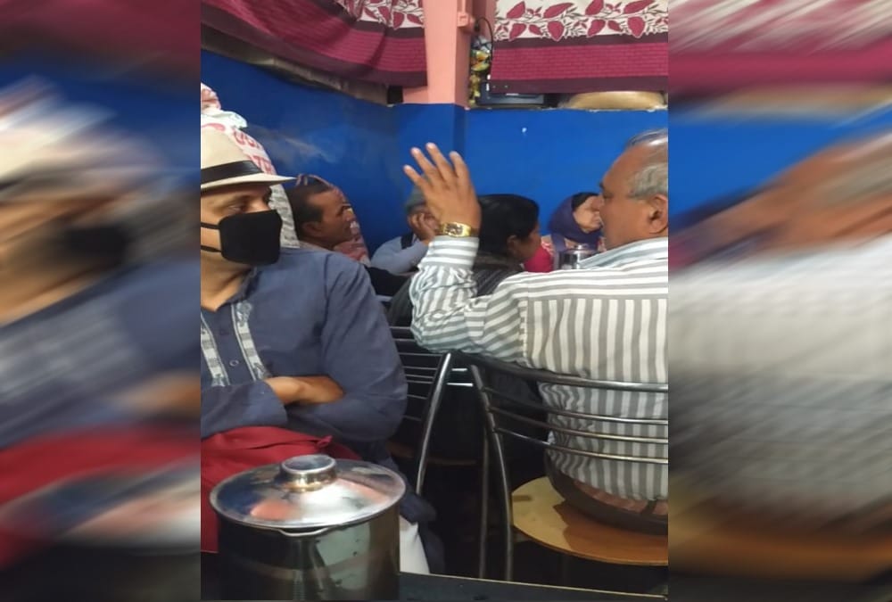Dm mangesh ghildiyal poses pilgrim during raid on kedarnath route dismissed SP