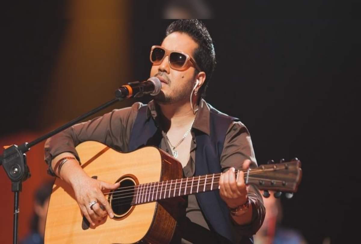 Mika Singh Leaves Press Conference and say sorry on pakistan performance