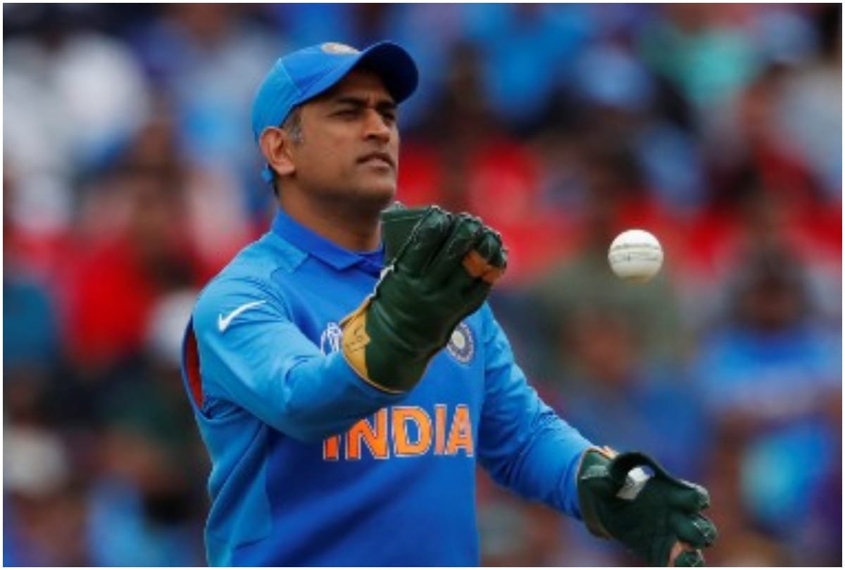 MS Dhoni Retirement debate Indian cricketers from kapil dev to sehwag always in dilemma