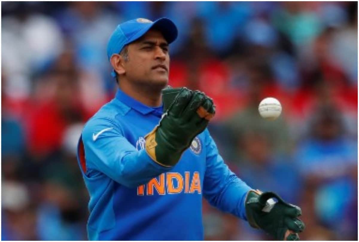 Australian legend Glenn mcgrath wants dhoni to continue his cricketing career till he wants