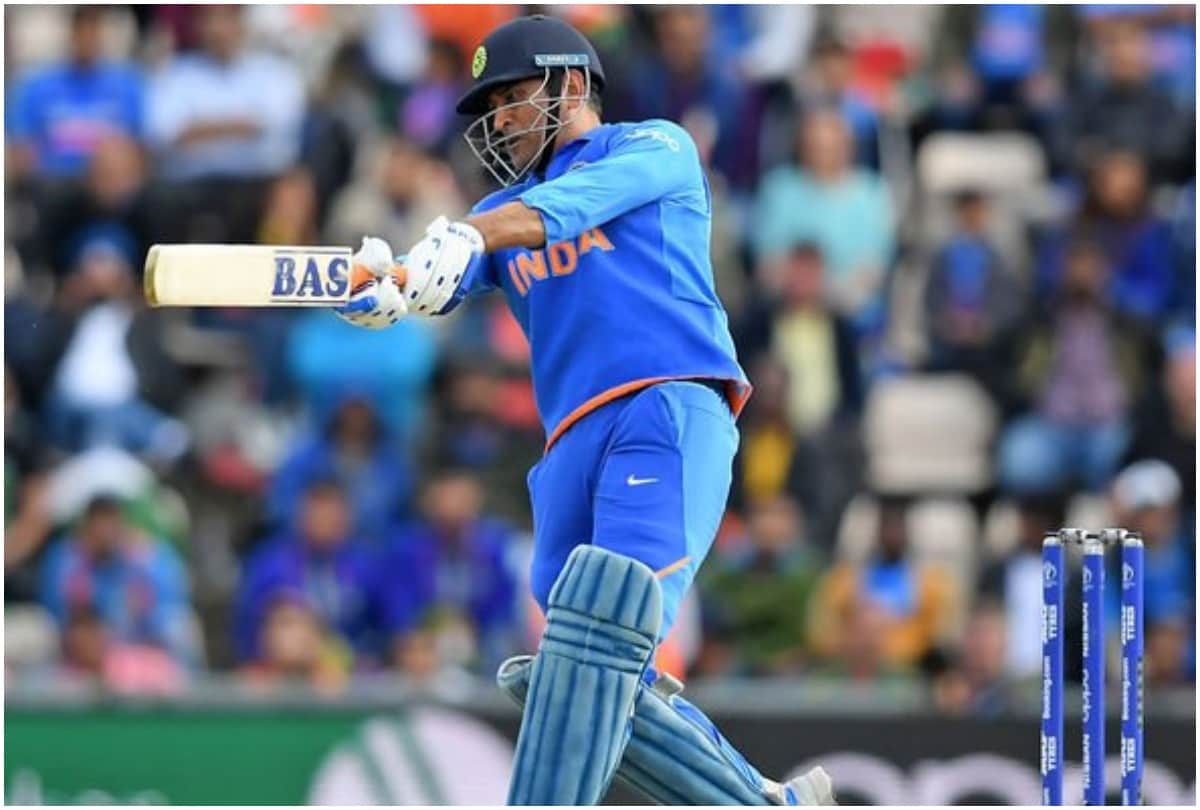 Gautam Gambhir says MS Dhoni should keep playing as long as he is fit and in form