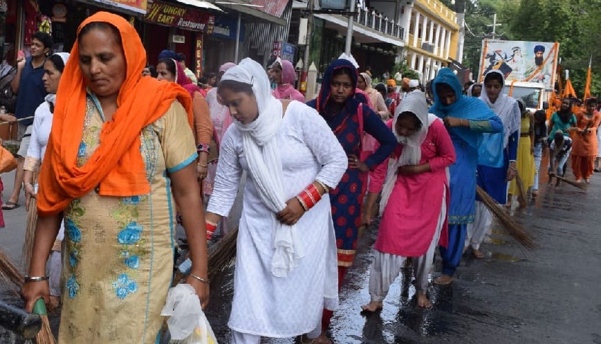 गुरु अर्जुन देव के शहीदी पर्व पर हुआ नगर कीर्तन का आयोजन