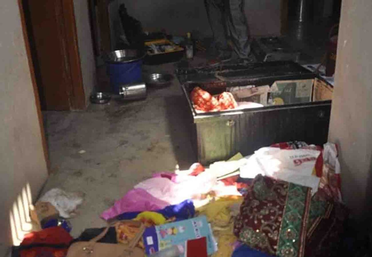 robbers robbed army mans family in farrukhabad