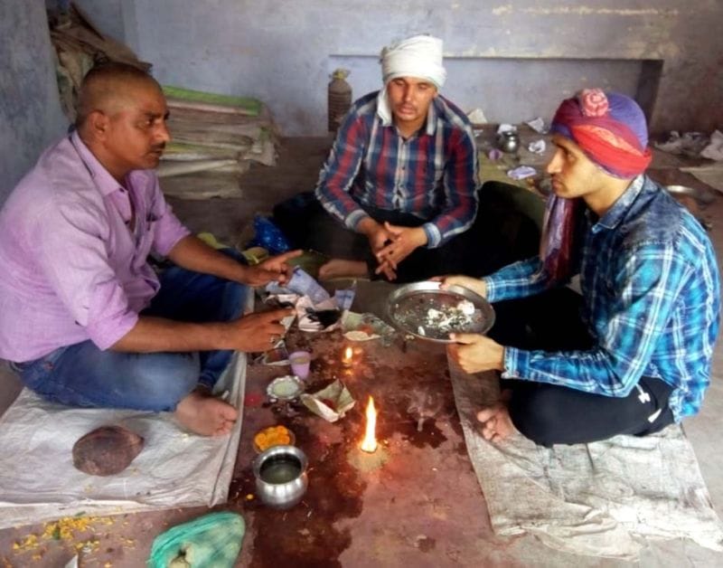 आगरा के लाल की अस्थियां हरि की पैड़ी में की विसर्जित