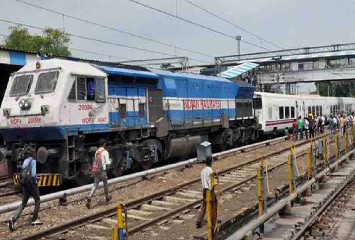 up etawah rajdhani express accident people died at jaswantnagar station