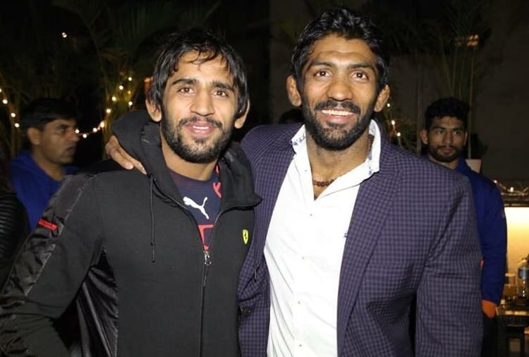 Yogeshwar Dutt and Bajrang Punia in favour of Ms Dhoni in gloves badges controversy