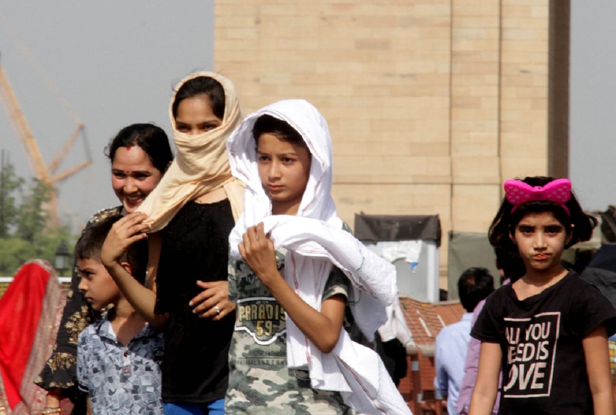 In Delhi, along with the day, now the night is also hot, minimum mercury rises