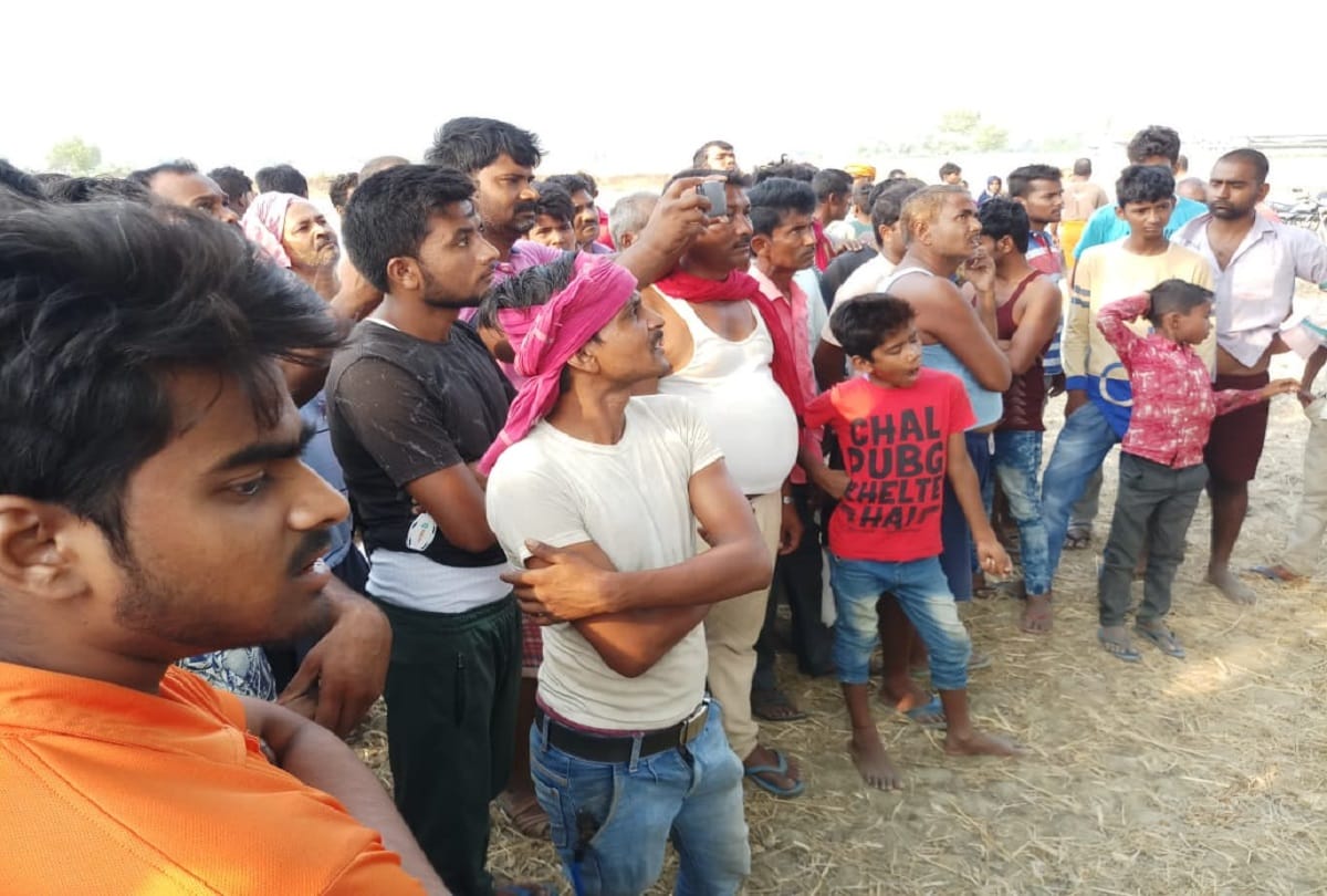 Couple found dead hanging from a tree in Gorakhpur