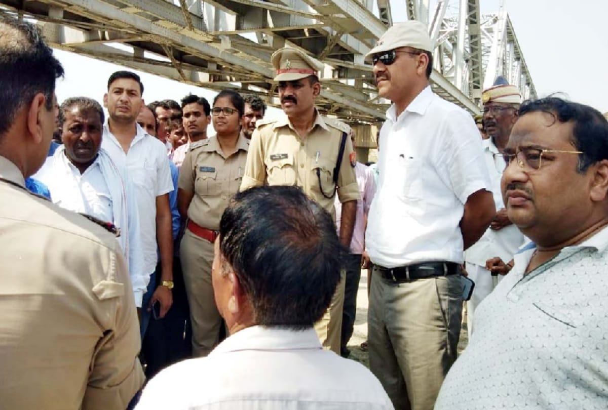 seven of a family drown in ganga river 3 people saved jump one by one read full story