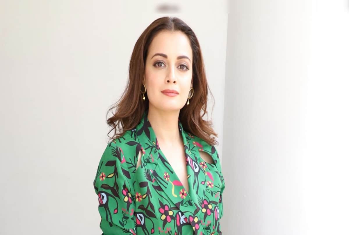 Dia Mirza look gorgeous in printed blazer with matching flared pants