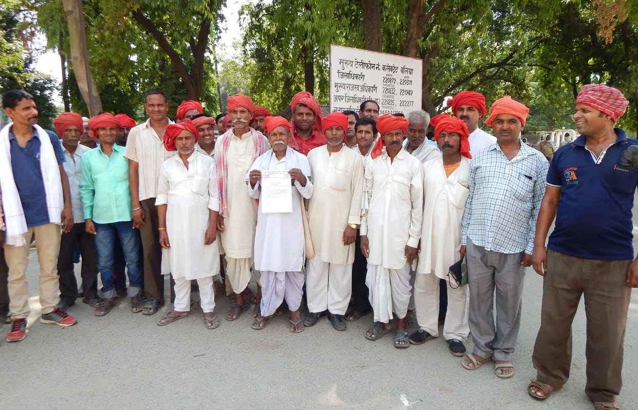 चौकीदारों ने सीएम के नाम संबोधित ज्ञापन जिला प्रशासन