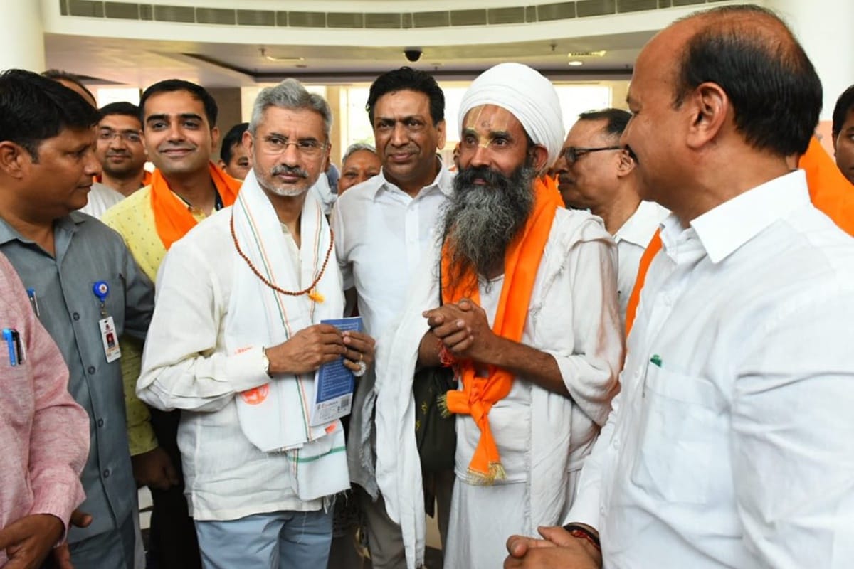 S Jaishankar flags off pilgrims for Kailash Mansarovar Yatra, recognise china contribution