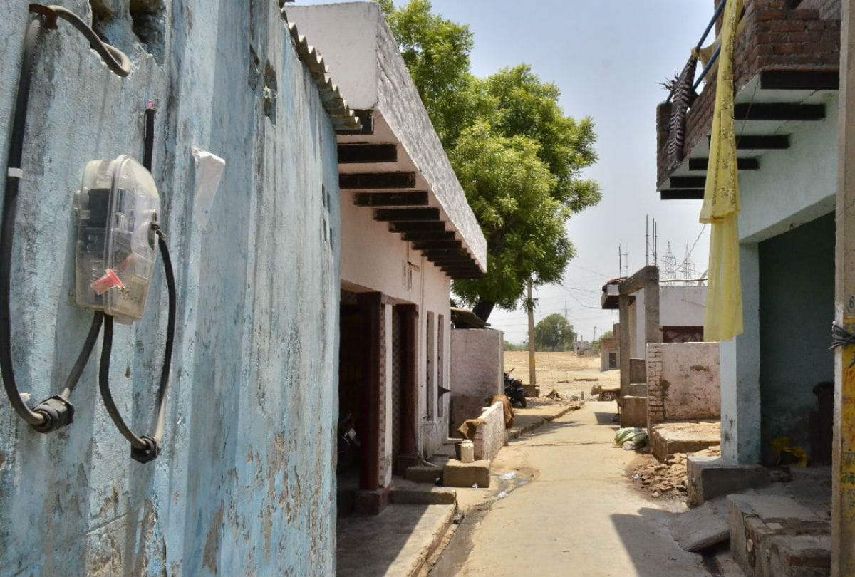 villagers did not get electricity connection, under saubhagya yojana in agra