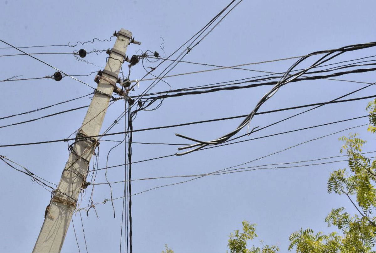 Electricity theft was caught in office of Assistant Engineer Tubewell in Badaun