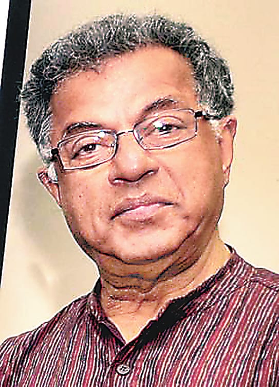 Girish karnaad connection with lucknow