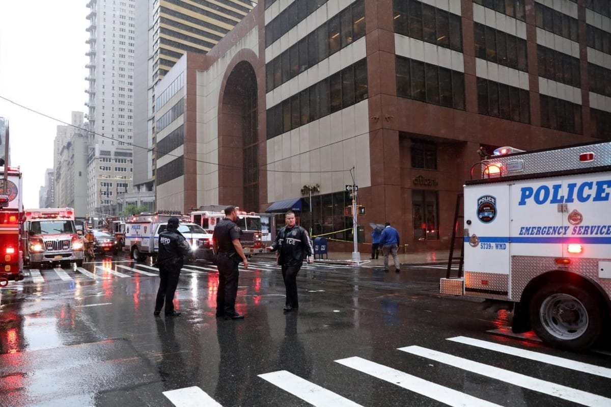 Helicopter crash on top of building in midtown Manhattan kills pilot