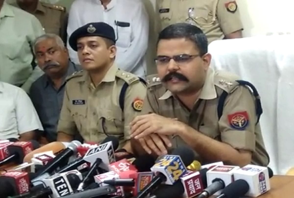 honeytrap gang busted by noida police noida policemen arrested